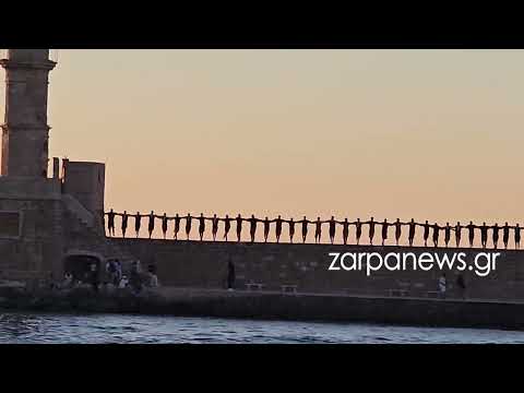 Εντυπωσίασαν οι χορευτές στον Λιμενοβραχίονα του Ενετικού Λιμανιού στην Παραδοσιακή Στράτα