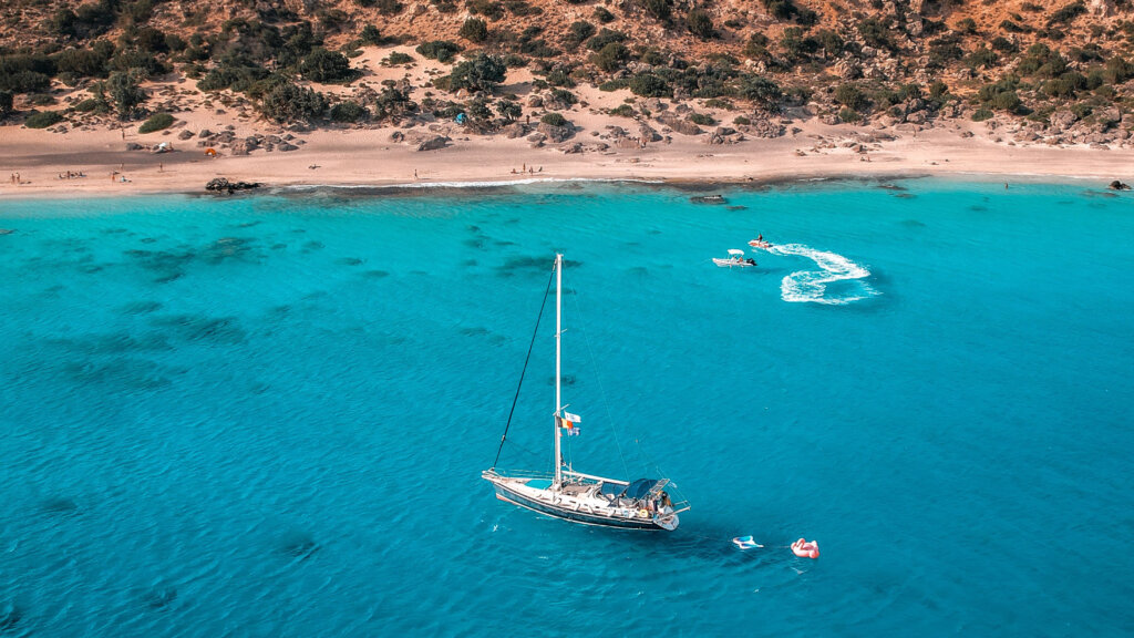 secluded-beaches-in-crete